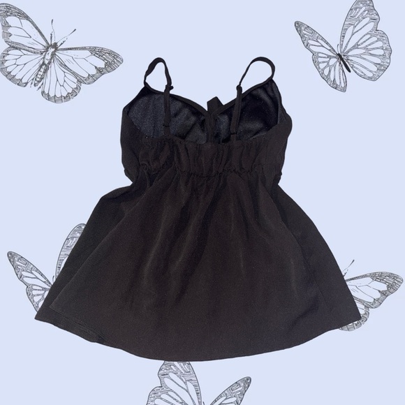 Cute Spring Blouse 🌹 - Picture 2 of 5